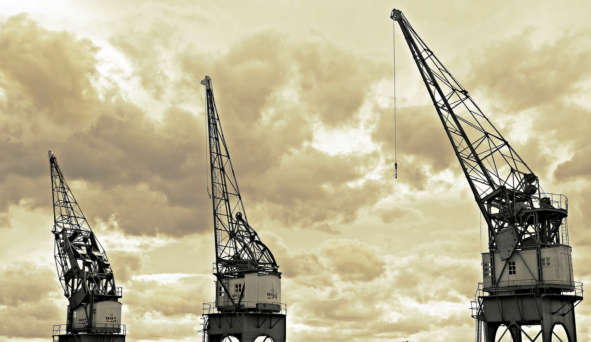What Are a Tower Crane Operator's Responsibilities?